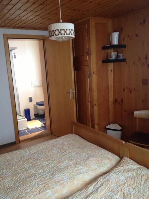 Hotel Restaurant Emshorn Oberems Zimmer foto
