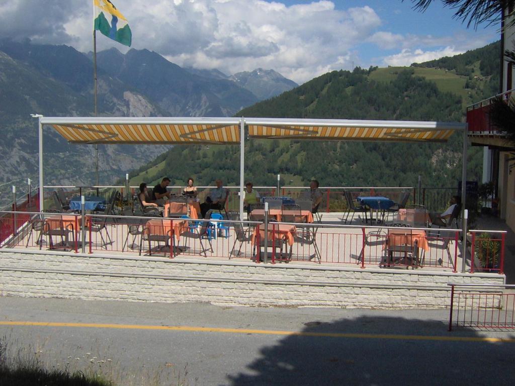 Hotel Restaurant Emshorn Oberems Exterior foto